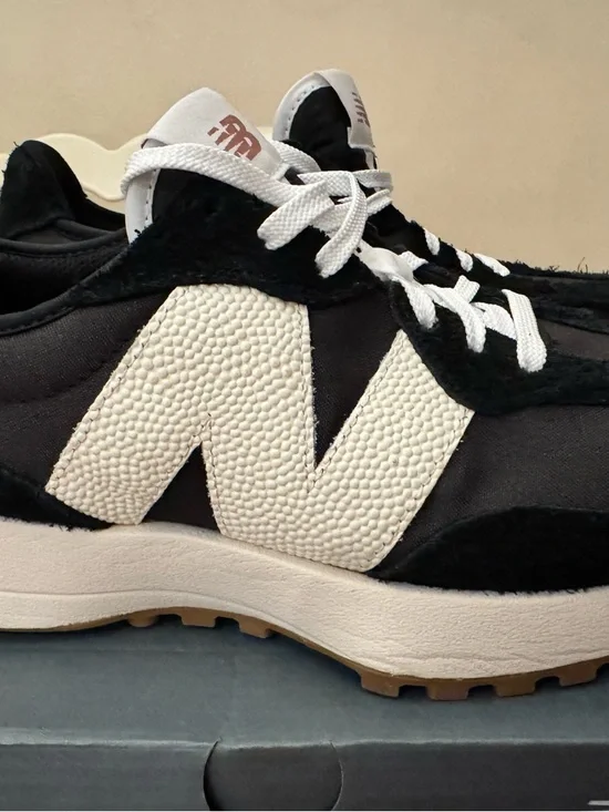 New Balance Women’s Gum Retro Black and White Sneakers - Picture 3 of 4